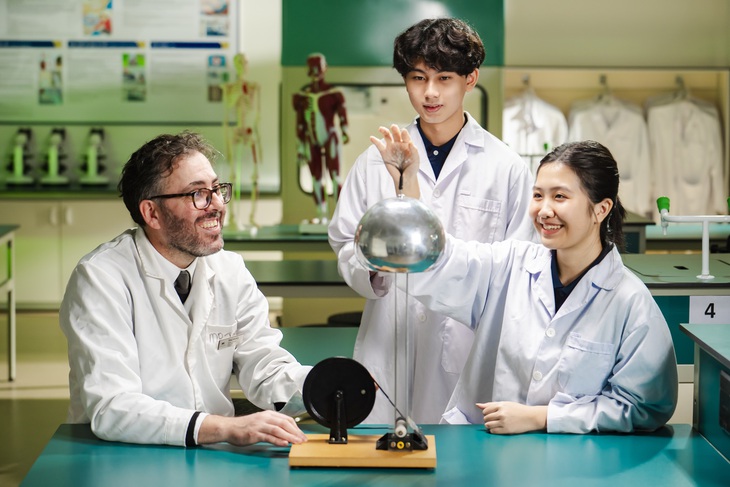 14 học sinh Vinschool đạt điểm cao nhất thế giới và Việt Nam trong các môn thi Cambridge quốc tế- Ảnh 1. 14 học sinh Vinschool đạt điểm cao nhất thế giới và Việt Nam trong các môn thi Cambridge quốc tế- Ảnh 1.