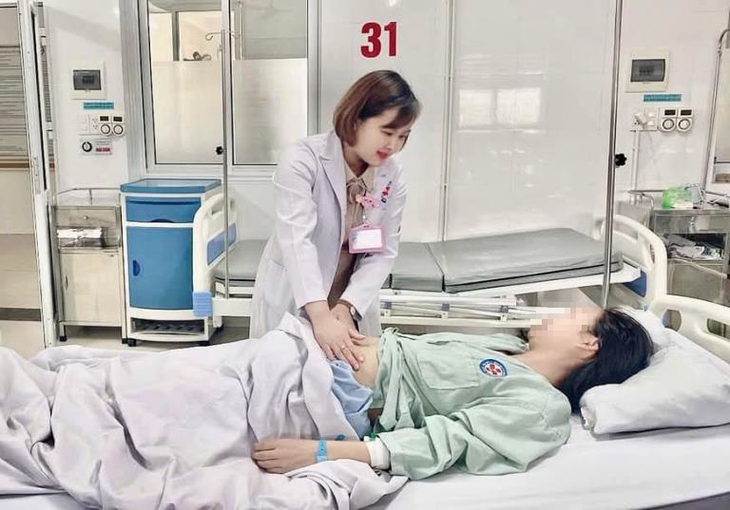 Bác sĩ tuyến huyện cứu sống thai phụ chửa ngoài tử cung bị vỡ- Ảnh 1. Bác sĩ tuyến huyện cứu sống thai phụ chửa ngoài tử cung bị vỡ- Ảnh 1.