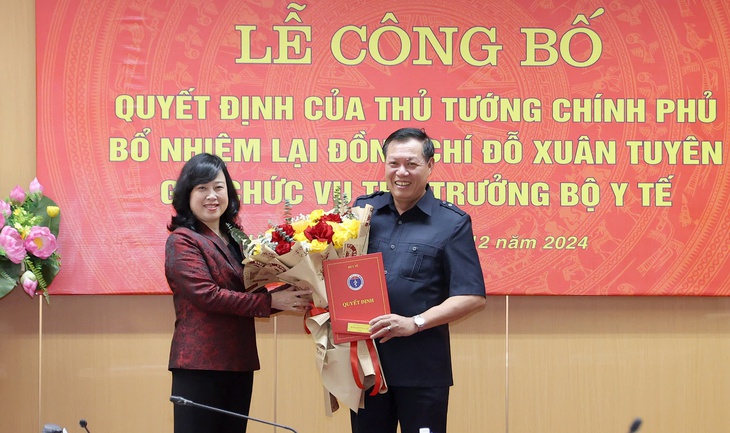 Công bố quyết định bổ nhiệm lại Thứ trưởng Bộ Y tế Đỗ Xuân Tuyên- Ảnh 1. Công bố quyết định bổ nhiệm lại Thứ trưởng Bộ Y tế Đỗ Xuân Tuyên- Ảnh 1.