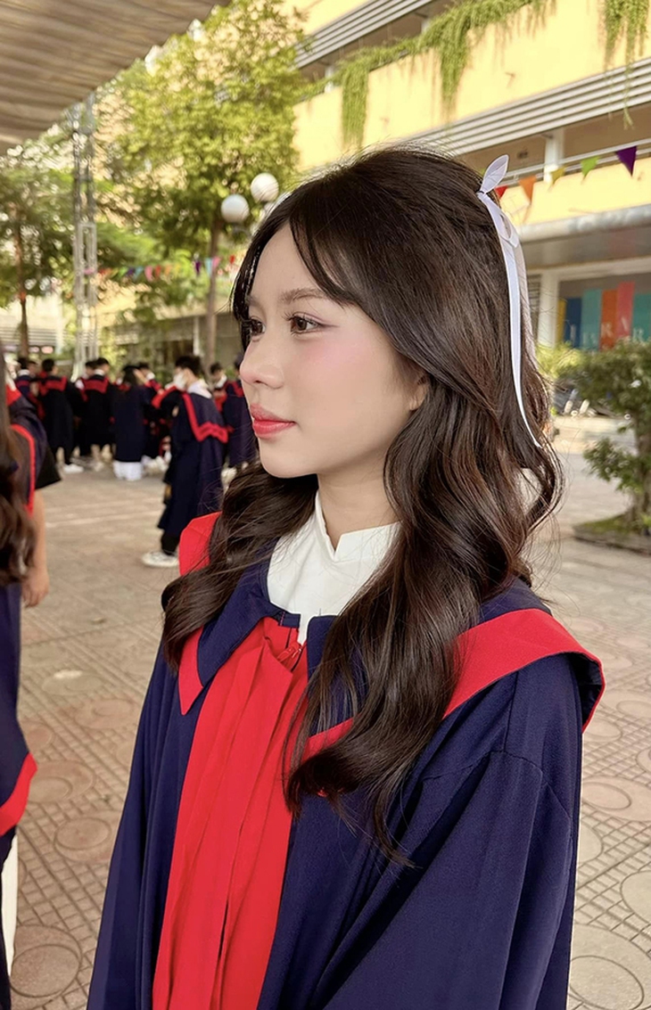 Con gái 'Vàng Anh' Minh Hương ở tuổi thiếu nữ thừa hưởng gen xinh đẹp của mẹ- Ảnh 3. Con gái 'Vàng Anh' Minh Hương ở tuổi thiếu nữ thừa hưởng gen xinh đẹp của mẹ- Ảnh 3.