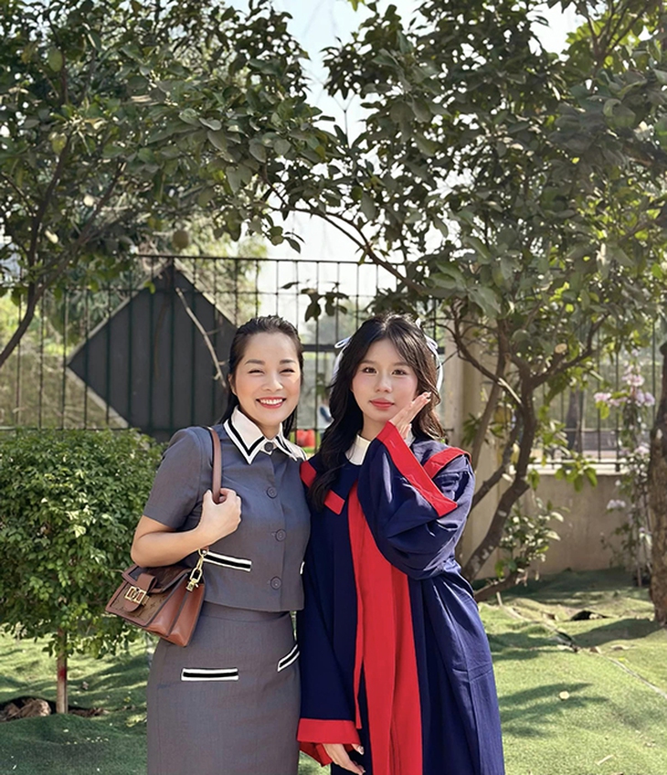 Con gái 'Vàng Anh' Minh Hương ở tuổi thiếu nữ thừa hưởng gen xinh đẹp của mẹ- Ảnh 4. Con gái 'Vàng Anh' Minh Hương ở tuổi thiếu nữ thừa hưởng gen xinh đẹp của mẹ- Ảnh 4.