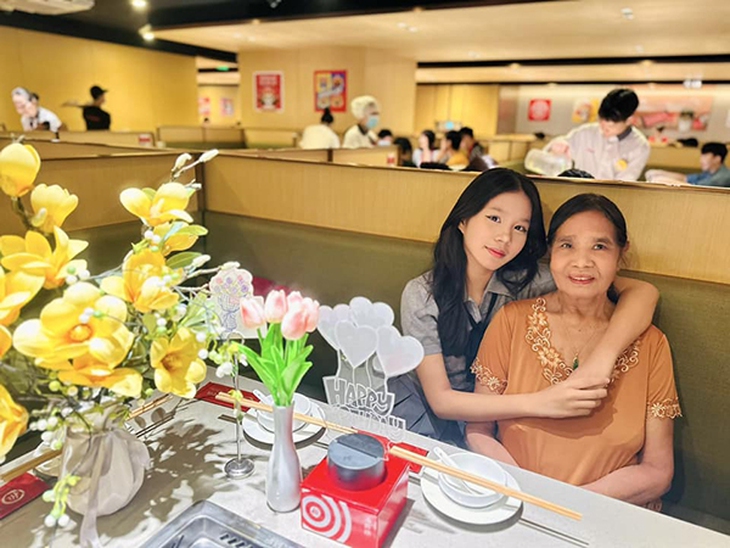 Con gái 'Vàng Anh' Minh Hương ở tuổi thiếu nữ thừa hưởng gen xinh đẹp của mẹ- Ảnh 6. Con gái 'Vàng Anh' Minh Hương ở tuổi thiếu nữ thừa hưởng gen xinh đẹp của mẹ- Ảnh 6.