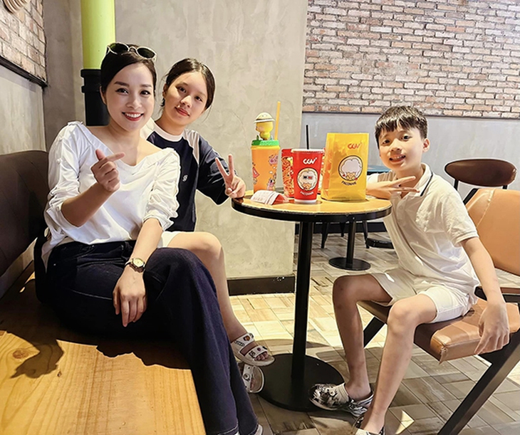 Con gái 'Vàng Anh' Minh Hương ở tuổi thiếu nữ thừa hưởng gen xinh đẹp của mẹ- Ảnh 8. Con gái 'Vàng Anh' Minh Hương ở tuổi thiếu nữ thừa hưởng gen xinh đẹp của mẹ- Ảnh 8.