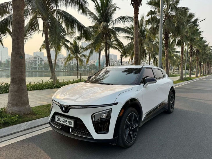 Kỹ sư công nghệ tranh thủ ưu đãi rinh về 'tình yêu' VinFast VF 7- Ảnh 2. Kỹ sư công nghệ tranh thủ ưu đãi rinh về 'tình yêu' VinFast VF 7- Ảnh 2.