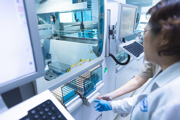 Roche Việt Nam khánh thành hệ thống tự động hoàn toàn cho phòng xét nghiệm- Ảnh 2. Roche Việt Nam khánh thành hệ thống tự động hoàn toàn cho phòng xét nghiệm- Ảnh 2.
