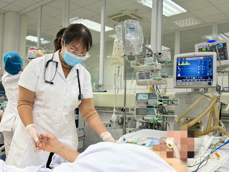 Thở máy ngay khi vào viện vì sai lầm tự chữa bệnh gout- Ảnh 1. Thở máy ngay khi vào viện vì sai lầm tự chữa bệnh gout- Ảnh 1.