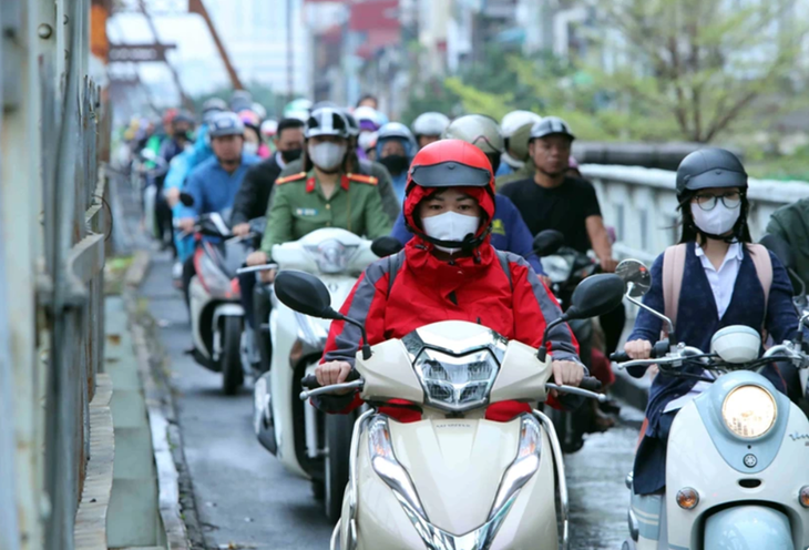 Biển Đông xuất hiện rãnh áp thấp, miền Bắc duy trì sương mù và rét đầu năm 2025- Ảnh 2. Biển Đông xuất hiện rãnh áp thấp, miền Bắc duy trì sương mù và rét đầu năm 2025- Ảnh 2.