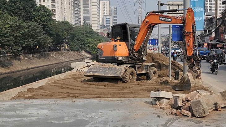 Hà Nội: Thi công 'nhỏ giọt', dự án đường Tam Trinh mở rộng có về đích đúng hẹn?- Ảnh 3. Hà Nội: Thi công 'nhỏ giọt', dự án đường Tam Trinh mở rộng có về đích đúng hẹn?- Ảnh 3.