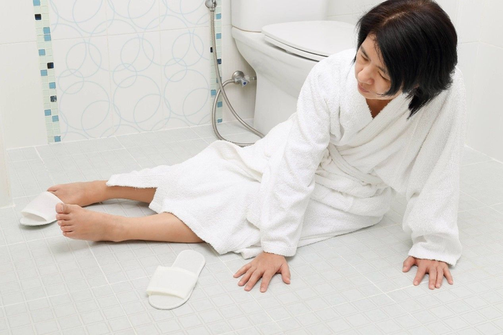 Người bệnh tăng huyết áp tắm sai cách, dễ đột quỵ- Ảnh 2. Người bệnh tăng huyết áp tắm sai cách, dễ đột quỵ- Ảnh 2.