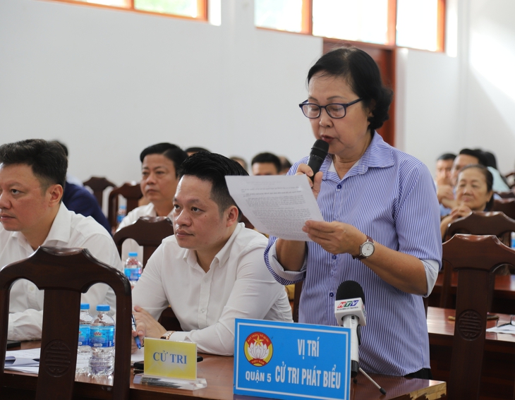 Đoàn ĐBQH TPHCM tiếp xúc cử tri, thông báo kết quả của Kỳ họp thứ 8, Quốc hội khoá XV- Ảnh 4. Đoàn ĐBQH TPHCM tiếp xúc cử tri, thông báo kết quả của Kỳ họp thứ 8, Quốc hội khoá XV- Ảnh 4.