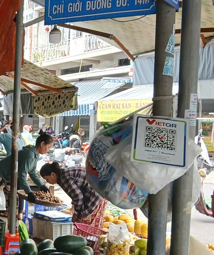 Khánh Hoà: Đi chợ thanh toán qua QR sẽ nhận điểm thưởng, quy đổi thành tiền- Ảnh 2.