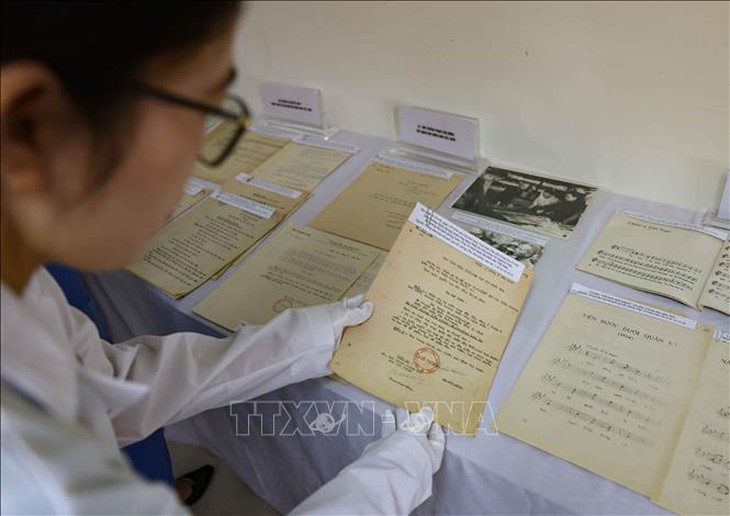 Xúc động xem những tài liệu lưu trữ về QĐND Việt Nam lần đầu tiên được công bố- Ảnh 4. Xúc động xem những tài liệu lưu trữ về QĐND Việt Nam lần đầu tiên được công bố- Ảnh 4.