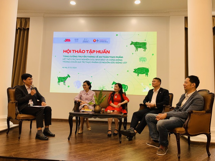 Tập huấn về an toàn thực phẩm trong chuỗi cung ứng thực phẩm- Ảnh 1. Tập huấn về an toàn thực phẩm trong chuỗi cung ứng thực phẩm- Ảnh 1.