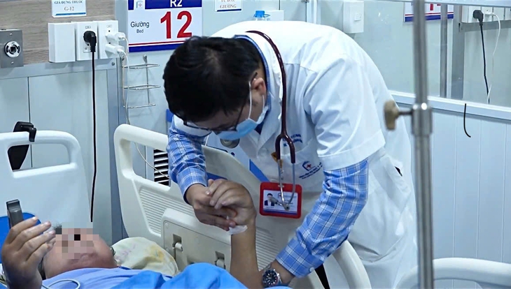 Người đàn ông bị nhiễm trùng huyết nghiêm trọng do tự ý điều trị gout bằng thuốc tại nhà- Ảnh 2. Người đàn ông bị nhiễm trùng huyết nghiêm trọng do tự ý điều trị gout bằng thuốc tại nhà- Ảnh 2.