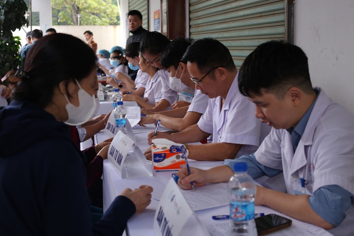 Khám sàng lọc, tư vấn đái tháo đường cho hơn 200 người dân TP Vinh- Ảnh 4.
