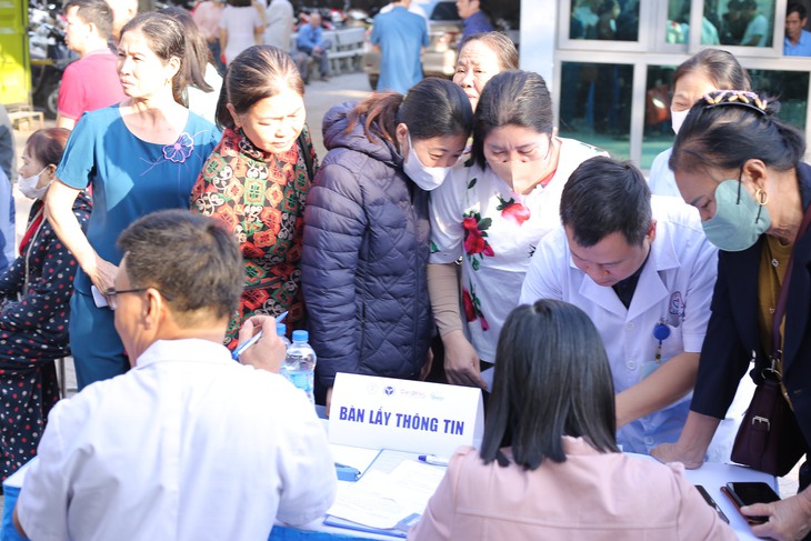 Khám sàng lọc, tư vấn đái tháo đường cho hơn 200 người dân TP Vinh- Ảnh 1.