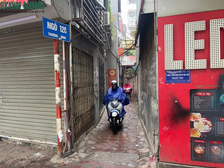 Hà Nội: Tháo dỡ barie chặn xe qua ngõ sau phản ánh của báo chí- Ảnh 1.