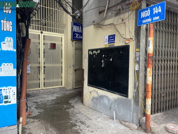 Hà Nội: Tháo dỡ barie chặn xe qua ngõ sau phản ánh của báo chí- Ảnh 2.