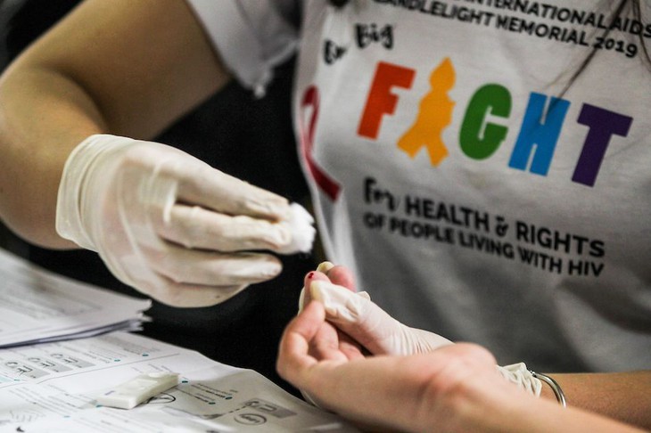 Trẻ từ 15 tuổi có hành vi nguy cơ nên được trang bị kiến thức về HIV- Ảnh 1. Trẻ từ 15 tuổi có hành vi nguy cơ nên được trang bị kiến thức về HIV- Ảnh 1.