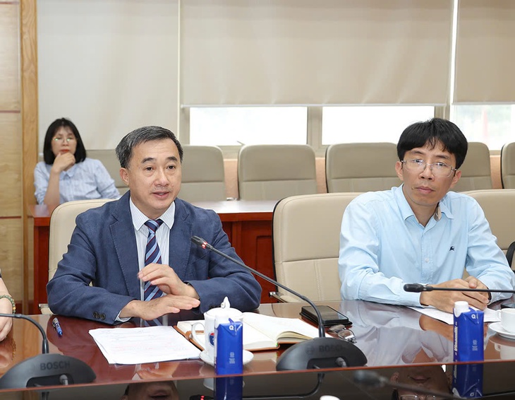 Thứ trưởng Bộ Y tế và Giáo sư hàng đầu thế giới trao đổi về giải pháp phòng chống đột quỵ ở Việt Nam- Ảnh 1. Thứ trưởng Bộ Y tế và Giáo sư hàng đầu thế giới trao đổi về giải pháp phòng chống đột quỵ ở Việt Nam- Ảnh 1.
