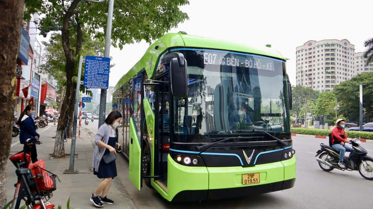 Nhiều khó khăn khi chuyển đổi hoàn toàn sang xe buýt điện- Ảnh 2. Nhiều khó khăn khi chuyển đổi hoàn toàn sang xe buýt điện- Ảnh 2.