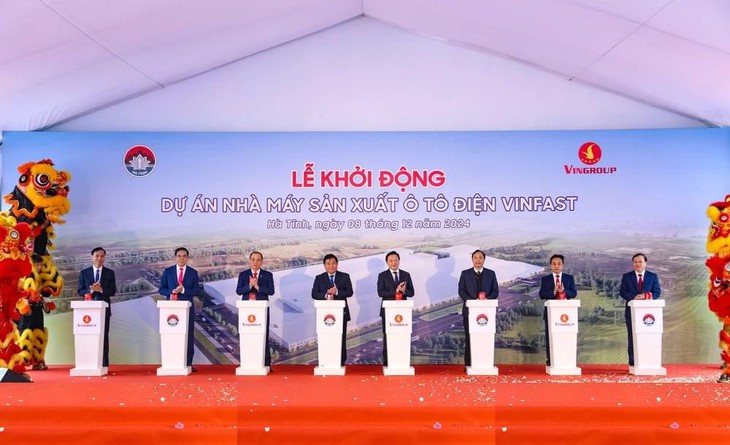 Phó Thủ tướng Trần Hồng Hà dự lễ khởi động Dự án nhà máy ô tô điện VinFast tại Hà Tĩnh- Ảnh 1. Phó Thủ tướng Trần Hồng Hà dự lễ khởi động Dự án nhà máy ô tô điện VinFast tại Hà Tĩnh- Ảnh 1.