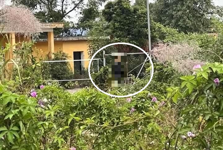 Tá hỏa phát hiện nam thanh niên treo cổ tại trụ sở bỏ hoang- Ảnh 1. Tá hỏa phát hiện nam thanh niên treo cổ tại trụ sở bỏ hoang- Ảnh 1.
