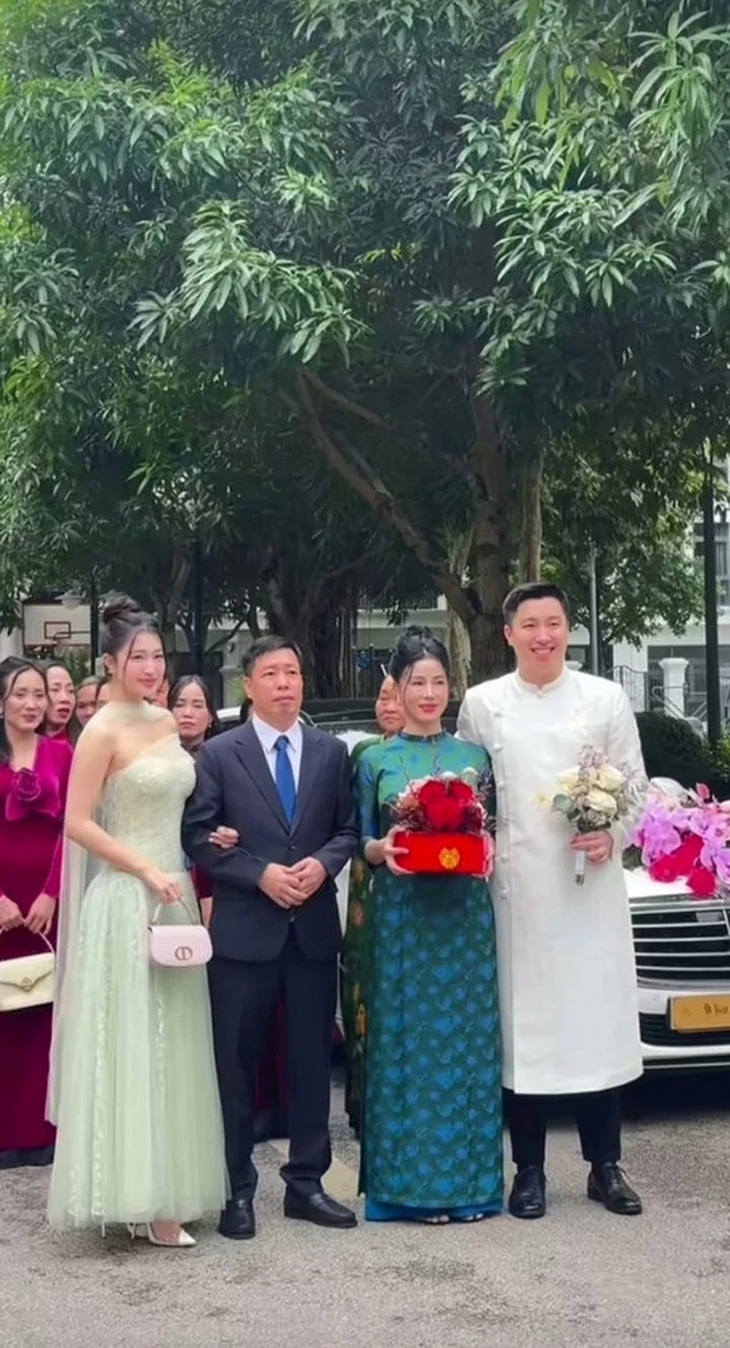 Á hậu xứ Thanh nhà Sen Vàng giờ ra sao sau tin đồn yêu thiếu gia tập đoàn lớn?- Ảnh 3. Á hậu xứ Thanh nhà Sen Vàng giờ ra sao sau tin đồn yêu thiếu gia tập đoàn lớn?- Ảnh 3.