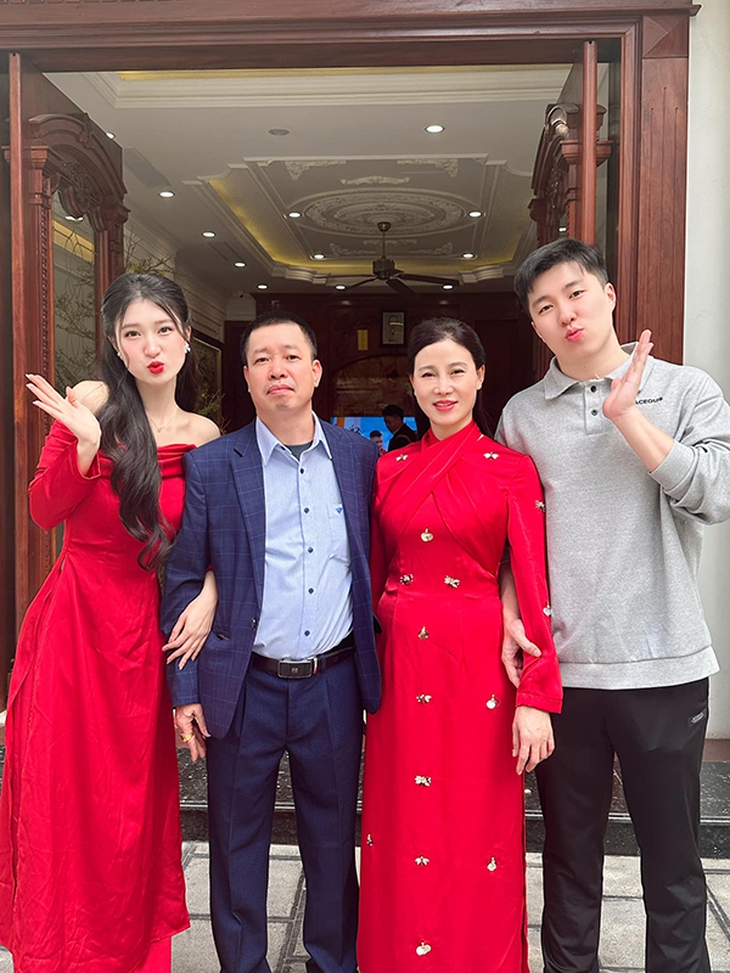 Á hậu xứ Thanh nhà Sen Vàng giờ ra sao sau tin đồn yêu thiếu gia tập đoàn lớn?- Ảnh 8. Á hậu xứ Thanh nhà Sen Vàng giờ ra sao sau tin đồn yêu thiếu gia tập đoàn lớn?- Ảnh 8.
