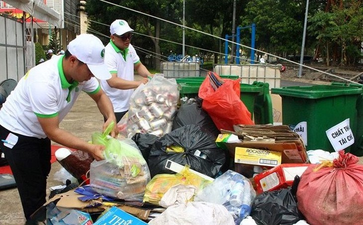 Vì sao chưa thể xử phạt người không phân loại rác từ đầu năm 2025?- Ảnh 2. Vì sao chưa thể xử phạt người không phân loại rác từ đầu năm 2025?- Ảnh 2.
