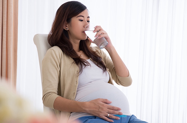 Trong thời kỳ mang thai, nhu cầu về sắt và acid folic tăng lên rất cao nên hầu hết phụ nữ bị thiếu máu do thiếu sắt. Việc thiếu máu do thiếu sắt kéo dài ảnh hưởng đến sức khỏe của mẹ và sự phát triển của thai nhi. Ảnh minh họa