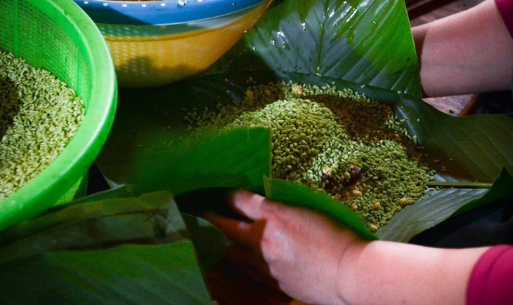 Bánh chưng gù Hà Giang làm bằng nguyên liệu gì mà thơm ngon nức tiếng?- Ảnh 3.
