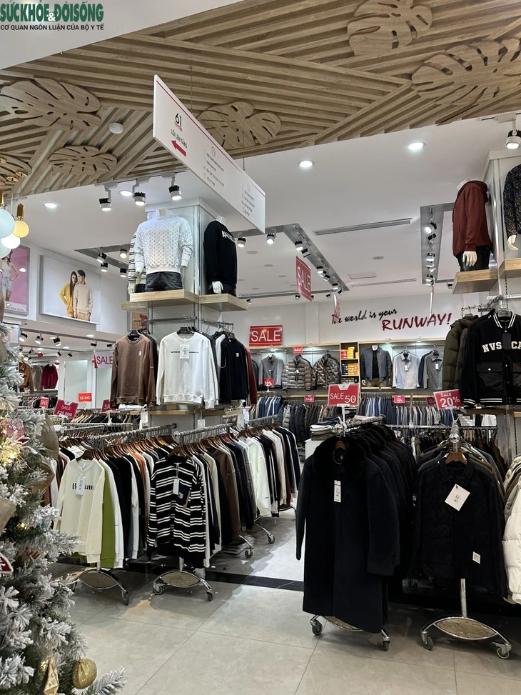 Quảng Ninh: Hàng nghi đạo nhái thương hiệu quốc tế nhộn nhịp vùng biên - Ảnh 1. Quảng Ninh: Hàng nghi đạo nhái thương hiệu quốc tế nhộn nhịp vùng biên - Ảnh 1.