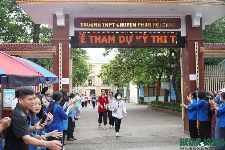Loay hoay mở trường, mở lớp đón 'trâu vàng' vào lớp 10- Ảnh 1.