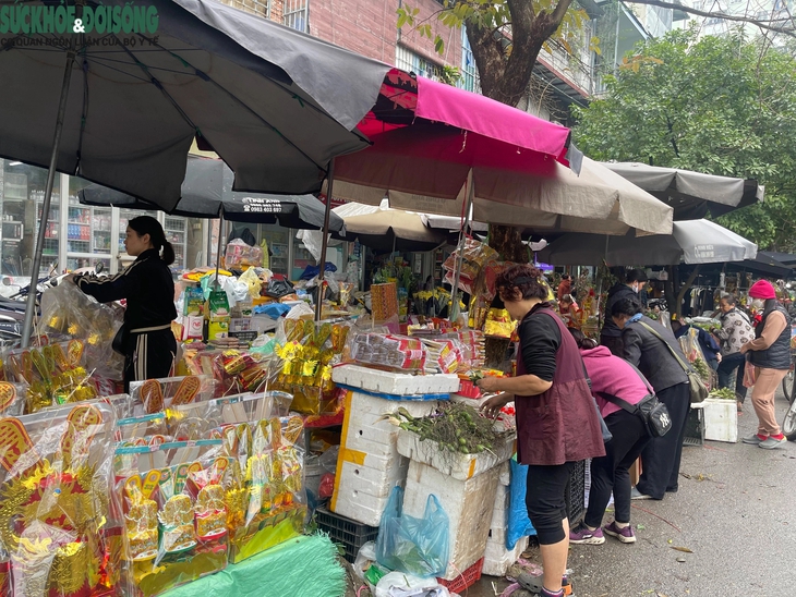 Thị trường ngày ông Công, ông Táo có gì mới?- Ảnh 2.