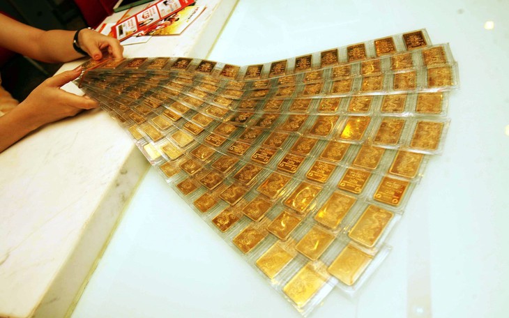 Giá vàng hôm nay ngày 1/2 tiếp tục tăng như vũ bão