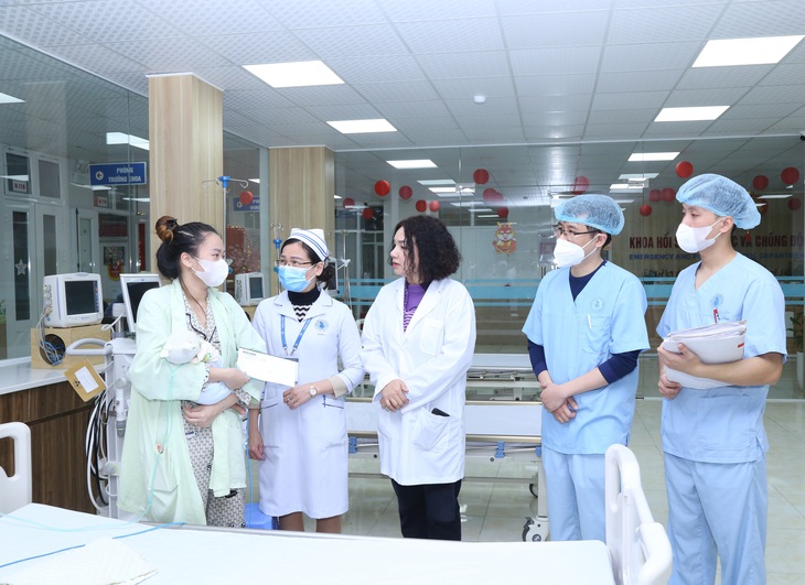 Báo Sức khỏe và Đời sống tặng quà bệnh nhi mắc bệnh hiểm nghèo tại Hải Phòng- Ảnh 1. Báo Sức khỏe và Đời sống tặng quà bệnh nhi mắc bệnh hiểm nghèo tại Hải Phòng- Ảnh 1.