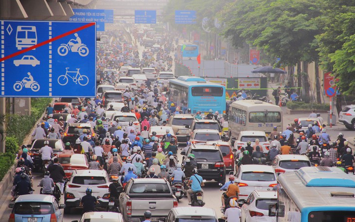 Tổ chức lại giao thông tuyến đường Nguyễn Trãi sau khi dỡ loạt "lô cốt" thi công
