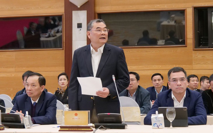 "Có những vật tư bị nâng giá 300%, là một trong những nguyên nhân làm tăng giá điện"