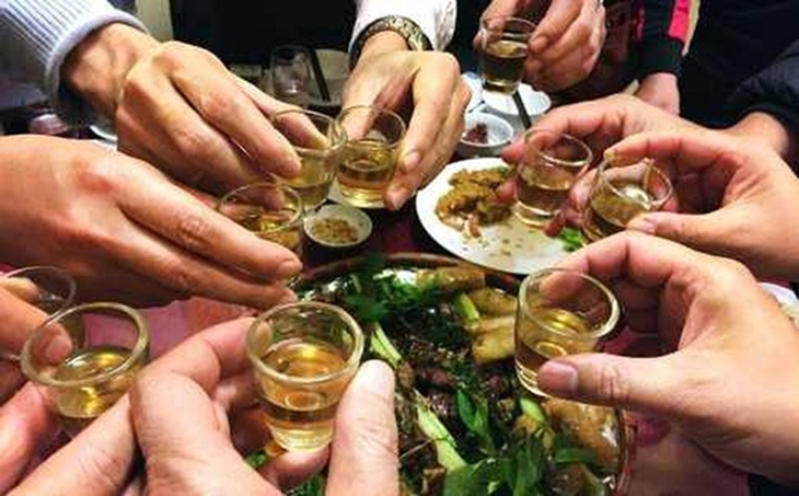 Uống rượu ảnh hưởng đến xương như thế nào?- Ảnh 1. Uống rượu ảnh hưởng đến xương như thế nào?- Ảnh 1.