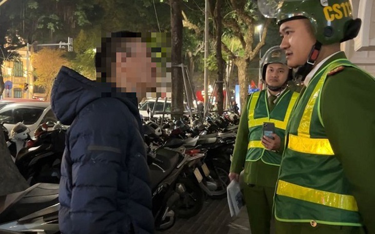 Thu phí gửi xe đêm Giao thừa gấp 6 lần quy định, một bảo vệ phải 'lên phường'