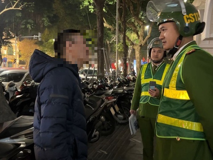 Cưỡng chế một bảo vệ bãi xe thu phí hơn 6 lần quy định về trụ sở làm việc- Ảnh 3.