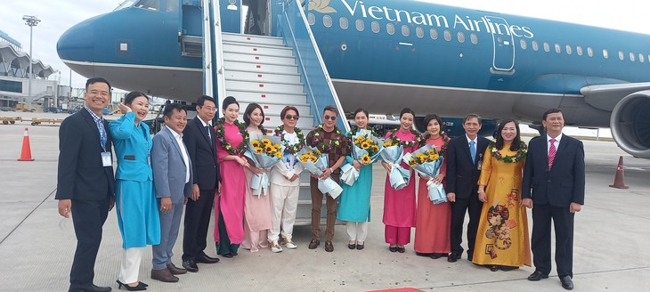 Khánh Hòa múa lân đón chuyến bay đến địa phương ngày mùng 1 Tết- Ảnh 1.