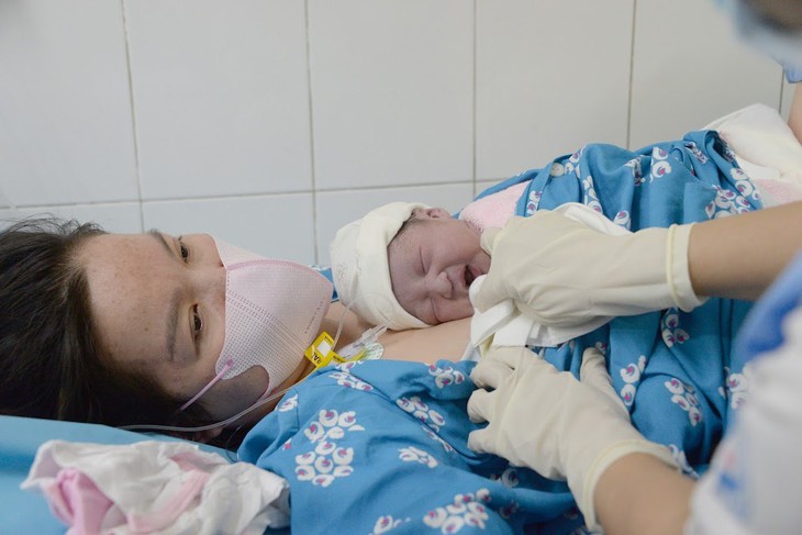 Các bé “rồng vàng” chào đời đầu tiên tại TPHCM được tặng món quà đặc biệt- Ảnh 5.