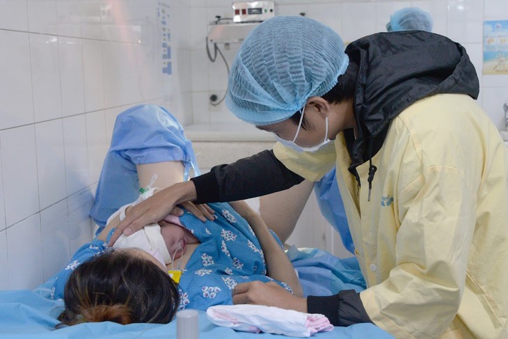 Các bé “rồng vàng” chào đời đầu tiên tại TPHCM được tặng món quà đặc biệt- Ảnh 4.