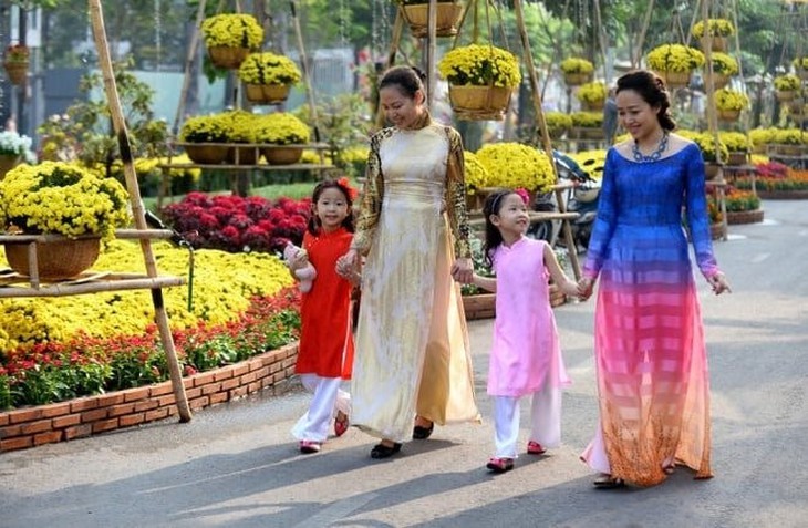 Ngày mùng 1 Tết: Miền Bắc hửng nắng, miền Trung mưa dông- Ảnh 2.