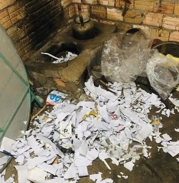 Pháo tự chế phát nổ trong đêm giao thừa khiến chồng tử vong, vợ và con nhập viện
- Ảnh 2. Pháo tự chế phát nổ trong đêm giao thừa khiến chồng tử vong, vợ và con nhập viện
- Ảnh 2.