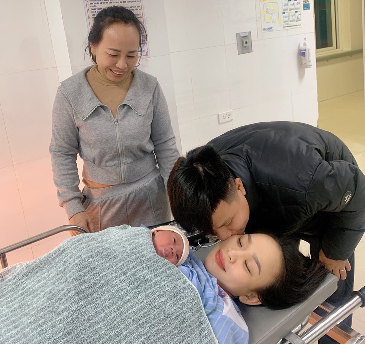 Chào đón 9 công dân nhí 'rồng vàng' đầu tiên của năm Giáp Thìn- Ảnh 1. Chào đón 9 công dân nhí 'rồng vàng' đầu tiên của năm Giáp Thìn- Ảnh 1.