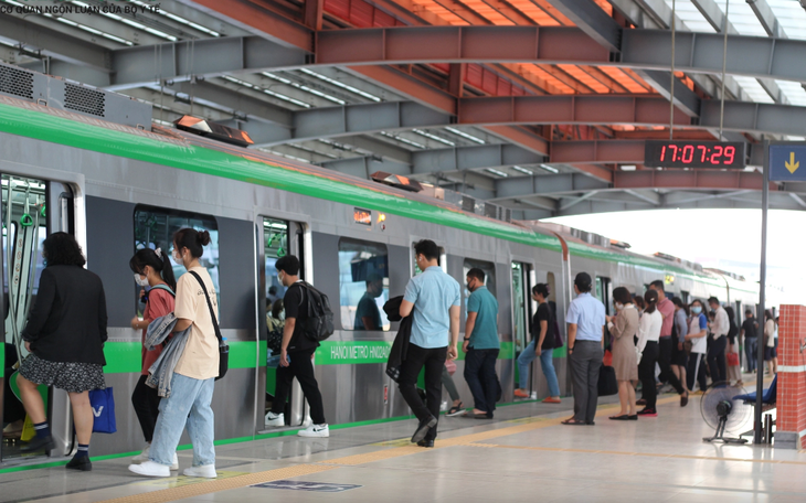 Người dân có thể sử dụng miễn phí xe buýt, tàu điện vào dịp lễ, Tết