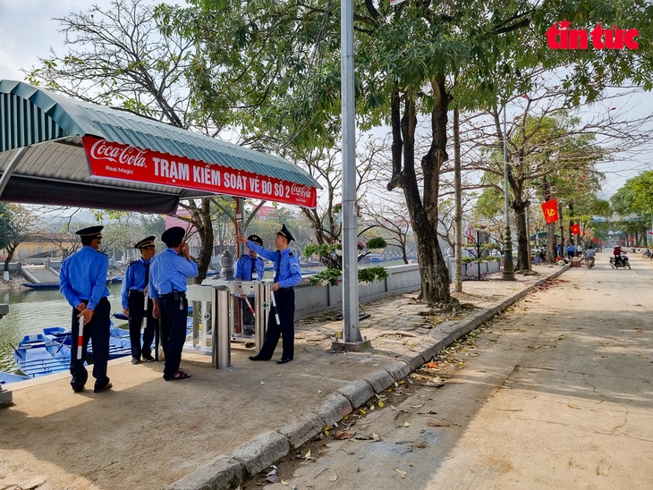 Nhiều nét mới trong lễ hội chùa Hương 2024- Ảnh 7. Nhiều nét mới trong lễ hội chùa Hương 2024- Ảnh 7.